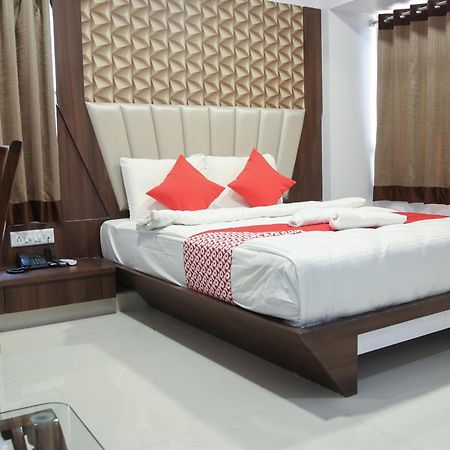 Hotel Apple Inn Нави Мумбай Екстериор снимка
