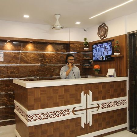 Hotel Apple Inn Нави Мумбай Екстериор снимка