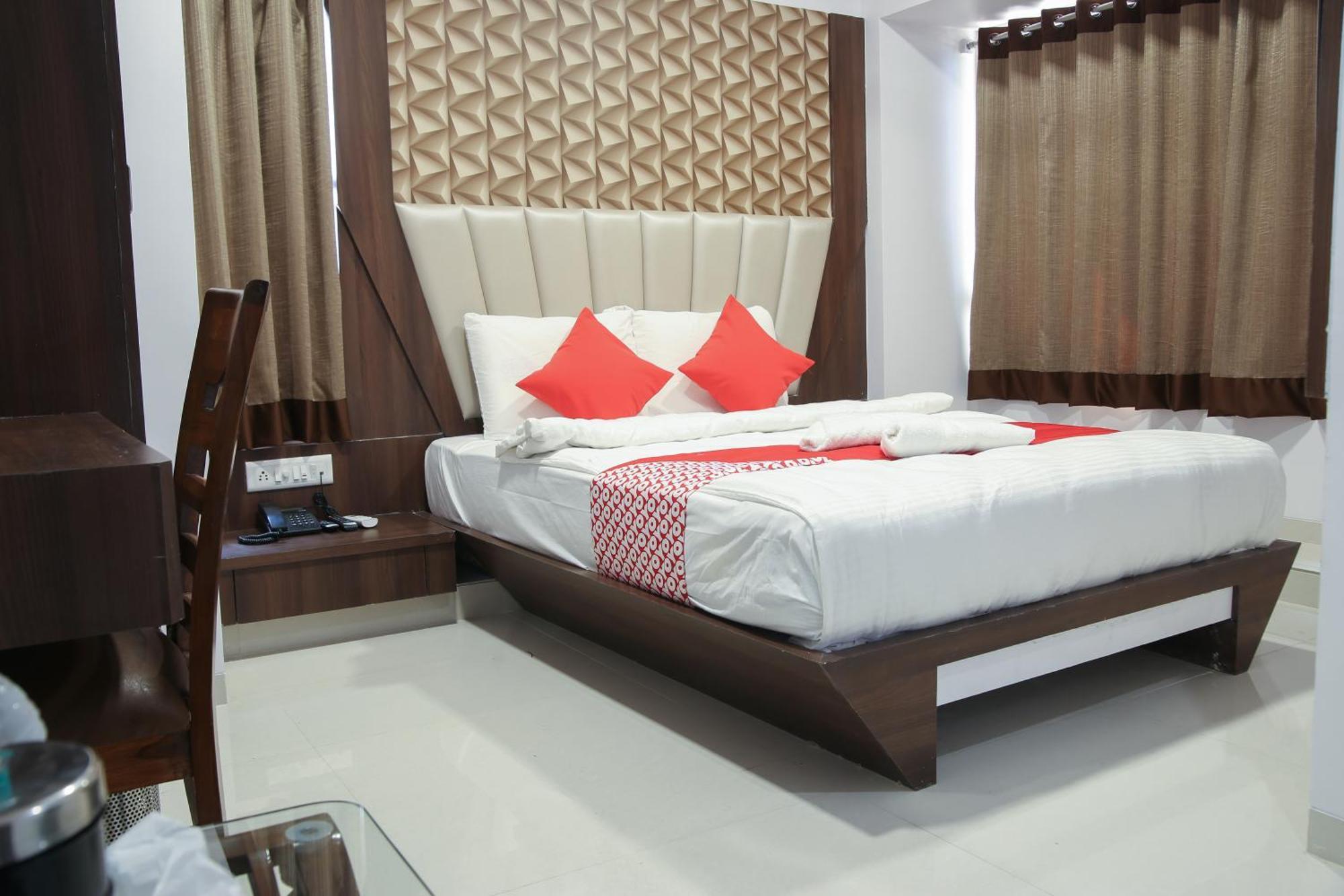 Hotel Apple Inn Нави Мумбай Екстериор снимка