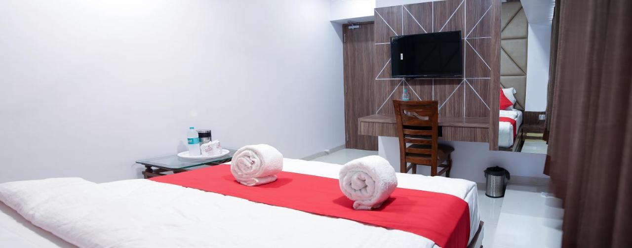Hotel Apple Inn Нави Мумбай Екстериор снимка