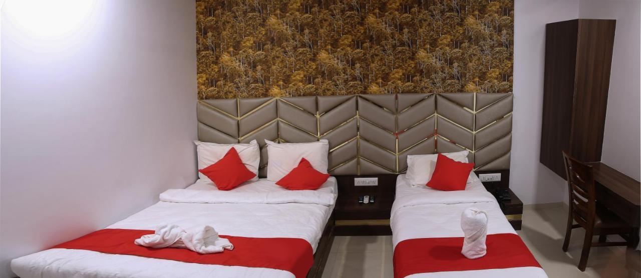 Hotel Apple Inn Нави Мумбай Екстериор снимка
