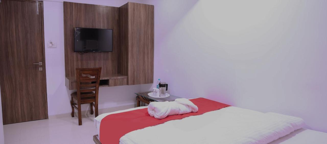 Hotel Apple Inn Нави Мумбай Екстериор снимка