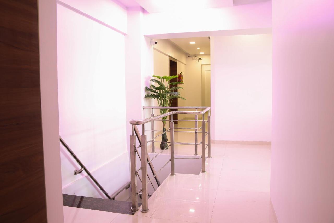 Hotel Apple Inn Нави Мумбай Екстериор снимка