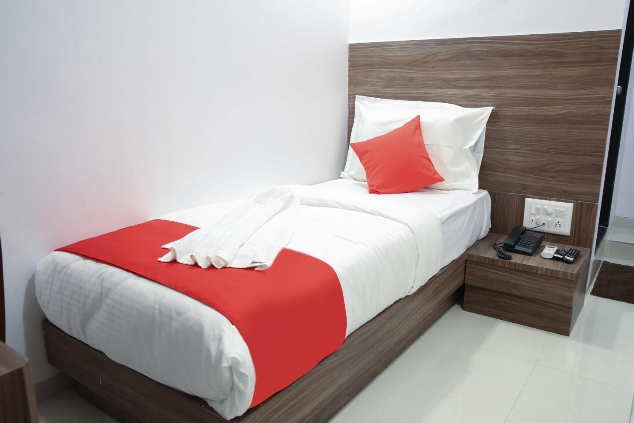 Hotel Apple Inn Нави Мумбай Екстериор снимка